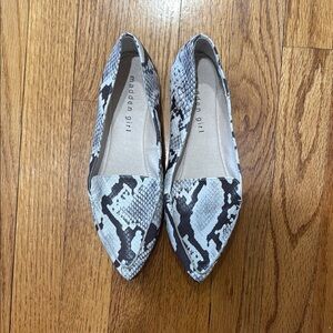 Madden Girl Women's Black and Gray Flats